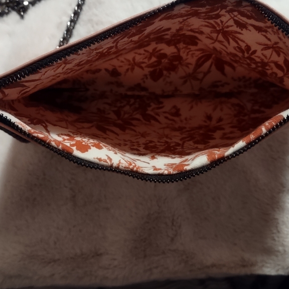 🆕 Gucci Beauty Bag repurposed to Crossbody - Picture 5 of 12